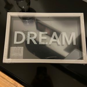🆑FINAL PRICE‼️ Wall or tabletop decor white rimmed and says DREAM In the center